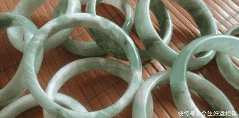 大街上擺攤賣的10元手鐲都是從哪來的? 說出來你不相信